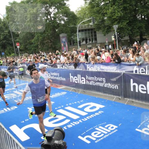 29.06.2025 - hella hamburg halbmarathon Michael Strokosch http://msf.ph/oto/8535818 29.06.2025 10:43:18 Ziel  meine-sportfotos.de