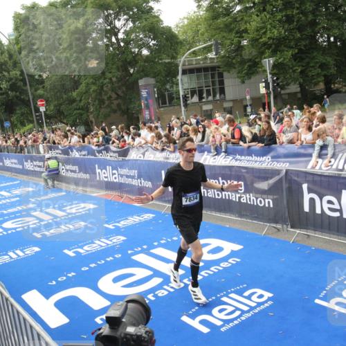 29.06.2025 - hella hamburg halbmarathon Michael Strokosch http://msf.ph/oto/8535820 29.06.2025 10:23:45 Ziel  meine-sportfotos.de