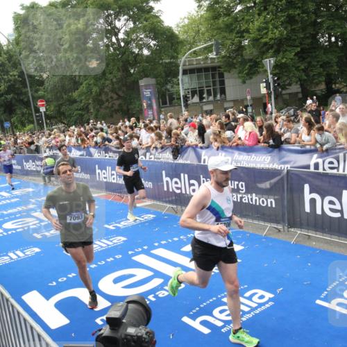 29.06.2025 - hella hamburg halbmarathon Michael Strokosch http://msf.ph/oto/8535821 29.06.2025 10:43:19 Ziel  meine-sportfotos.de