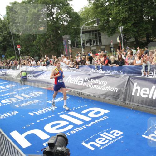 29.06.2025 - hella hamburg halbmarathon Michael Strokosch http://msf.ph/oto/8535831 29.06.2025 10:23:49 Ziel  meine-sportfotos.de