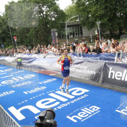 29.06.2025 - hella hamburg halbmarathon Michael Strokosch http://msf.ph/oto/8535833 29.06.2025 10:23:50 Ziel  meine-sportfotos.de