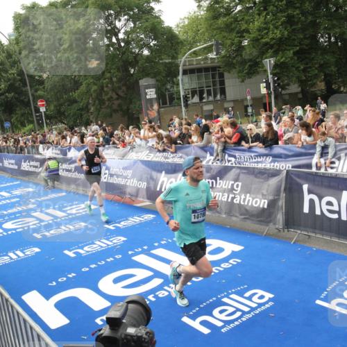 29.06.2025 - hella hamburg halbmarathon Michael Strokosch http://msf.ph/oto/8535850 29.06.2025 10:23:55 Ziel  meine-sportfotos.de
