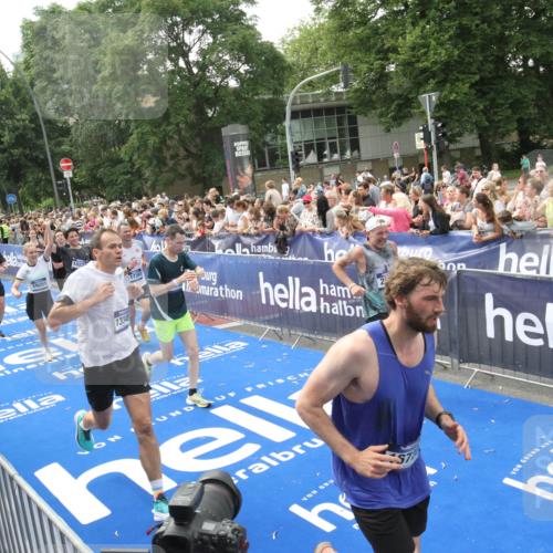 29.06.2025 - hella hamburg halbmarathon Michael Strokosch http://msf.ph/oto/8535872 29.06.2025 10:43:30 Ziel  meine-sportfotos.de