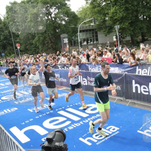 29.06.2025 - hella hamburg halbmarathon Michael Strokosch http://msf.ph/oto/8535876 29.06.2025 10:43:31 Ziel  meine-sportfotos.de