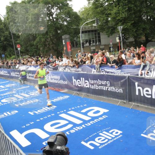 29.06.2025 - hella hamburg halbmarathon Michael Strokosch http://msf.ph/oto/8535886 29.06.2025 10:24:07 Ziel  meine-sportfotos.de