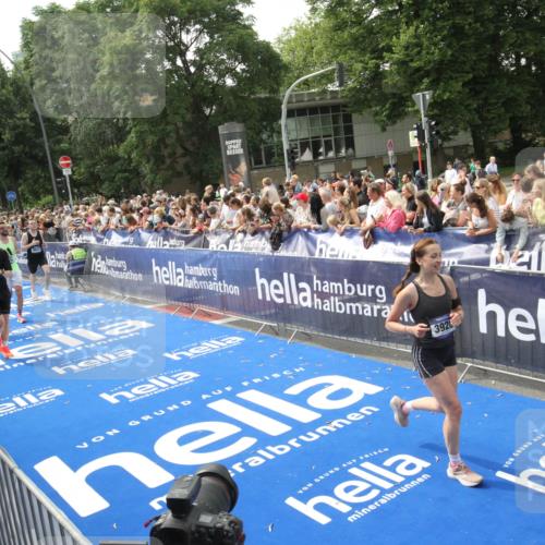 29.06.2025 - hella hamburg halbmarathon Michael Strokosch http://msf.ph/oto/8535887 29.06.2025 10:43:34 Ziel  meine-sportfotos.de