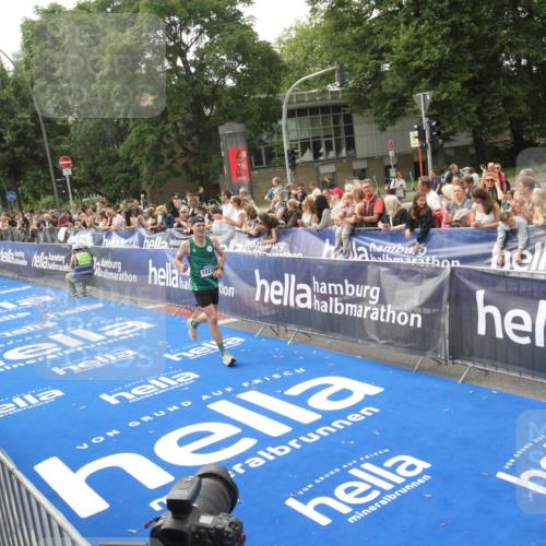 29.06.2025 - hella hamburg halbmarathon Michael Strokosch http://msf.ph/oto/8535898 29.06.2025 10:24:11 Ziel  meine-sportfotos.de