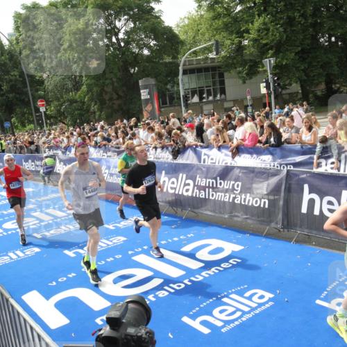 29.06.2025 - hella hamburg halbmarathon Michael Strokosch http://msf.ph/oto/8535909 29.06.2025 10:43:39 Ziel  meine-sportfotos.de