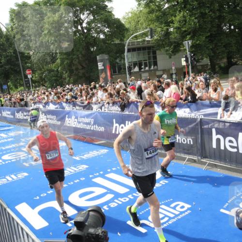 29.06.2025 - hella hamburg halbmarathon Michael Strokosch http://msf.ph/oto/8535912 29.06.2025 10:43:40 Ziel  meine-sportfotos.de