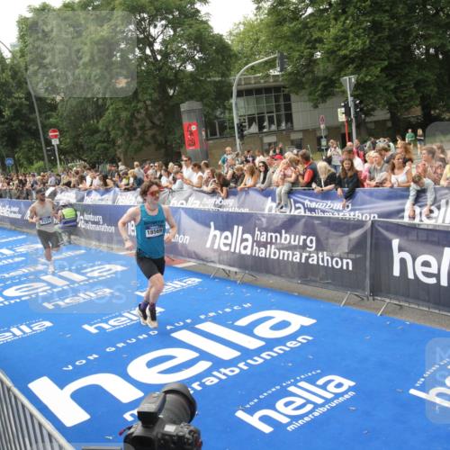 29.06.2025 - hella hamburg halbmarathon Michael Strokosch http://msf.ph/oto/8535922 29.06.2025 10:24:17 Ziel  meine-sportfotos.de