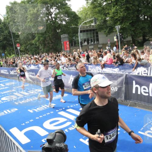 29.06.2025 - hella hamburg halbmarathon Michael Strokosch http://msf.ph/oto/8535935 29.06.2025 10:43:48 Ziel  meine-sportfotos.de