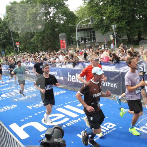 29.06.2025 - hella hamburg halbmarathon Michael Strokosch http://msf.ph/oto/8535954 29.06.2025 10:43:52 Ziel  meine-sportfotos.de