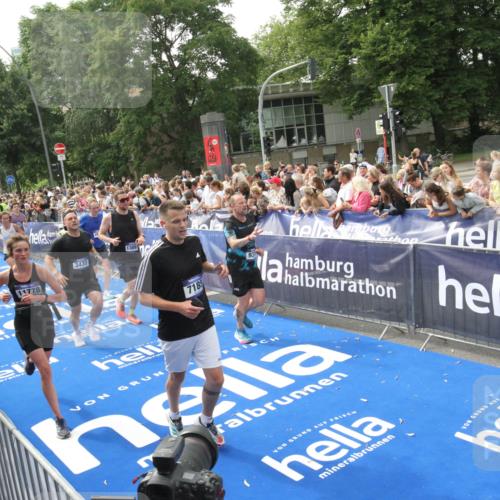 29.06.2025 - hella hamburg halbmarathon Michael Strokosch http://msf.ph/oto/8535961 29.06.2025 10:43:54 Ziel  meine-sportfotos.de