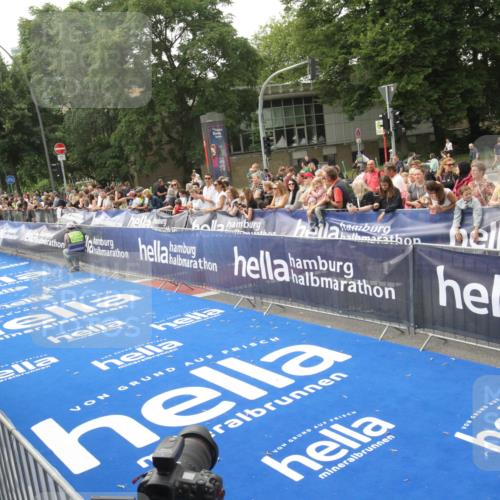 29.06.2025 - hella hamburg halbmarathon Michael Strokosch http://msf.ph/oto/8535967 29.06.2025 10:24:27 Ziel  meine-sportfotos.de