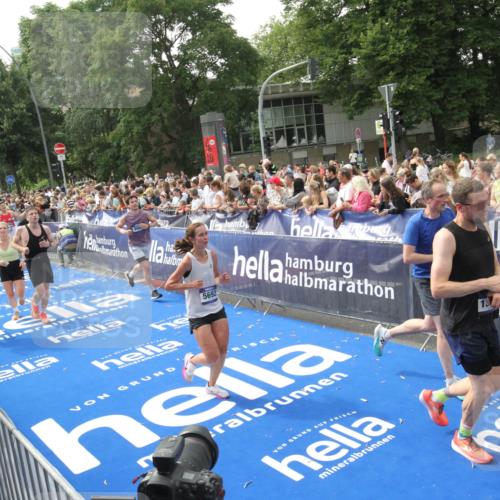 29.06.2025 - hella hamburg halbmarathon Michael Strokosch http://msf.ph/oto/8535968 29.06.2025 10:43:56 Ziel  meine-sportfotos.de