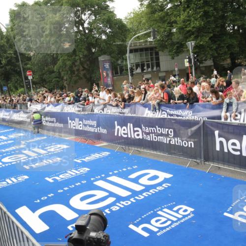 29.06.2025 - hella hamburg halbmarathon Michael Strokosch http://msf.ph/oto/8535969 29.06.2025 10:24:28 Ziel  meine-sportfotos.de