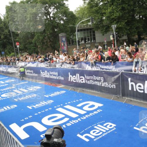 29.06.2025 - hella hamburg halbmarathon Michael Strokosch http://msf.ph/oto/8535971 29.06.2025 10:24:28 Ziel  meine-sportfotos.de
