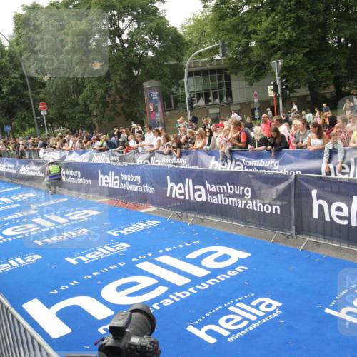 29.06.2025 - hella hamburg halbmarathon Michael Strokosch http://msf.ph/oto/8535974 29.06.2025 10:24:29 Ziel  meine-sportfotos.de