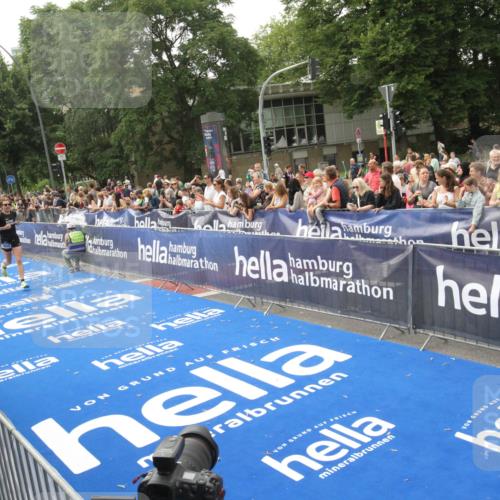 29.06.2025 - hella hamburg halbmarathon Michael Strokosch http://msf.ph/oto/8535978 29.06.2025 10:24:35 Ziel  meine-sportfotos.de