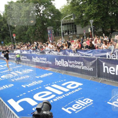 29.06.2025 - hella hamburg halbmarathon Michael Strokosch http://msf.ph/oto/8535979 29.06.2025 10:24:35 Ziel  meine-sportfotos.de