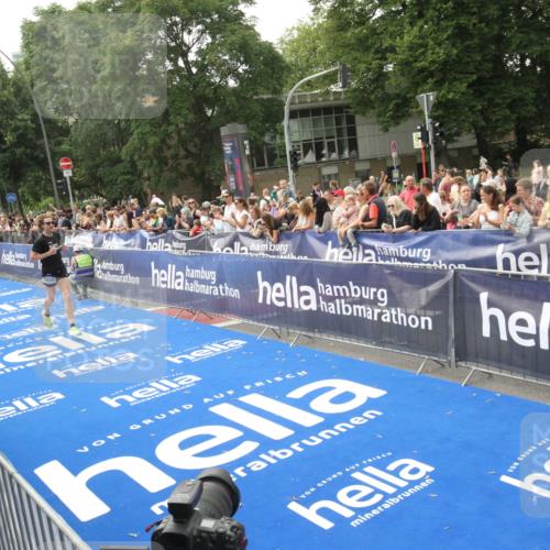 29.06.2025 - hella hamburg halbmarathon Michael Strokosch http://msf.ph/oto/8535981 29.06.2025 10:24:35 Ziel  meine-sportfotos.de