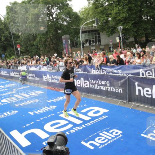 29.06.2025 - hella hamburg halbmarathon Michael Strokosch http://msf.ph/oto/8535989 29.06.2025 10:24:37 Ziel  meine-sportfotos.de