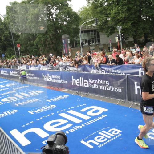 29.06.2025 - hella hamburg halbmarathon Michael Strokosch http://msf.ph/oto/8535993 29.06.2025 10:24:37 Ziel  meine-sportfotos.de