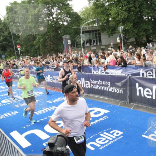 29.06.2025 - hella hamburg halbmarathon Michael Strokosch http://msf.ph/oto/8536042 29.06.2025 10:44:16 Ziel  meine-sportfotos.de