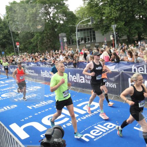 29.06.2025 - hella hamburg halbmarathon Michael Strokosch http://msf.ph/oto/8536043 29.06.2025 10:44:16 Ziel  meine-sportfotos.de