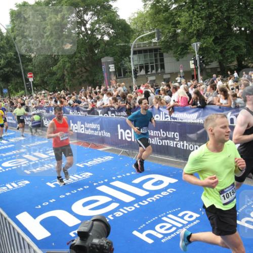 29.06.2025 - hella hamburg halbmarathon Michael Strokosch http://msf.ph/oto/8536045 29.06.2025 10:44:17 Ziel  meine-sportfotos.de