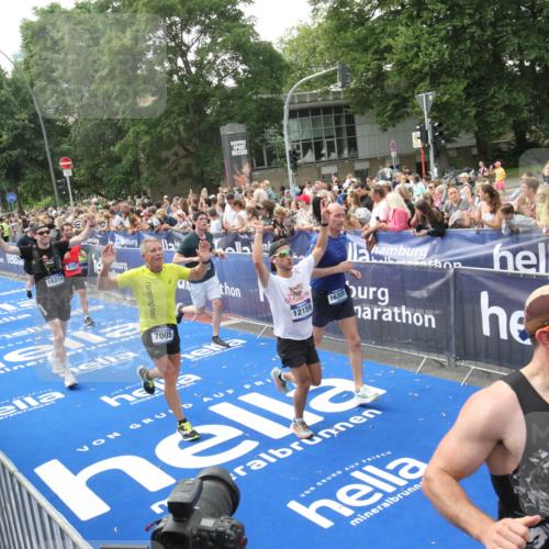 29.06.2025 - hella hamburg halbmarathon Michael Strokosch http://msf.ph/oto/8536057 29.06.2025 10:44:20 Ziel  meine-sportfotos.de