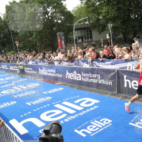 29.06.2025 - hella hamburg halbmarathon Michael Strokosch http://msf.ph/oto/8536096 29.06.2025 10:25:11 Ziel  meine-sportfotos.de