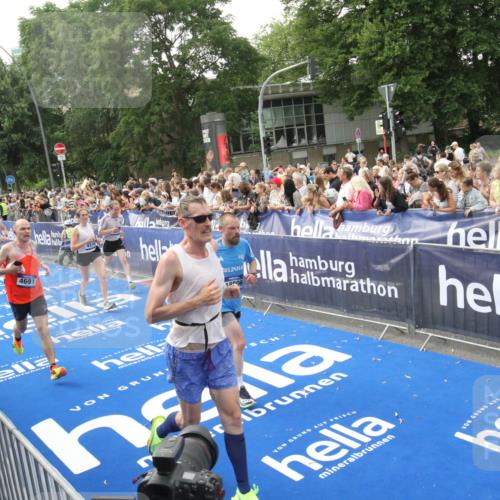 29.06.2025 - hella hamburg halbmarathon Michael Strokosch http://msf.ph/oto/8536106 29.06.2025 10:44:32 Ziel  meine-sportfotos.de