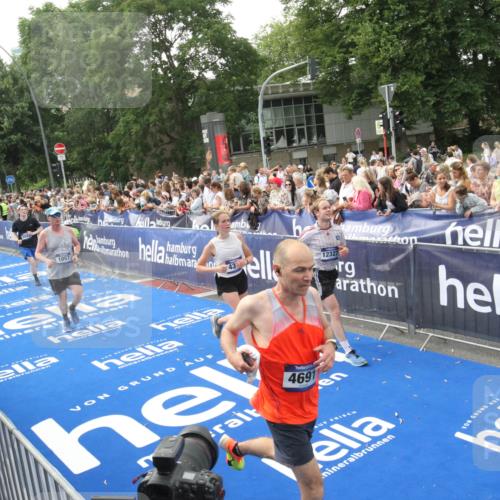 29.06.2025 - hella hamburg halbmarathon Michael Strokosch http://msf.ph/oto/8536112 29.06.2025 10:44:33 Ziel  meine-sportfotos.de