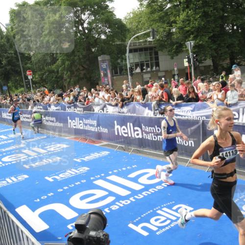 29.06.2025 - hella hamburg halbmarathon Michael Strokosch http://msf.ph/oto/8536115 29.06.2025 10:25:20 Ziel  meine-sportfotos.de