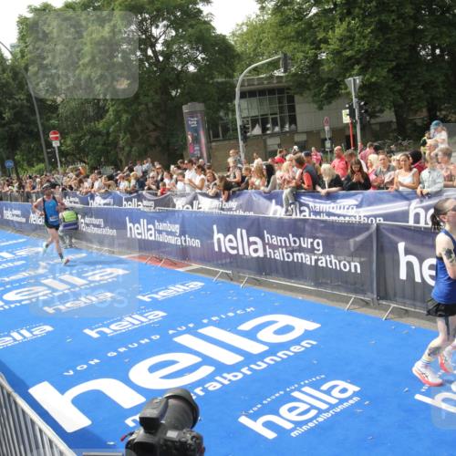 29.06.2025 - hella hamburg halbmarathon Michael Strokosch http://msf.ph/oto/8536117 29.06.2025 10:25:21 Ziel  meine-sportfotos.de