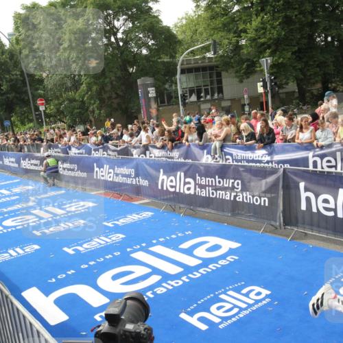 29.06.2025 - hella hamburg halbmarathon Michael Strokosch http://msf.ph/oto/8536135 29.06.2025 10:25:29 Ziel  meine-sportfotos.de