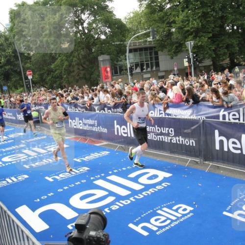 29.06.2025 - hella hamburg halbmarathon Michael Strokosch http://msf.ph/oto/8536140 29.06.2025 10:44:39 Ziel  meine-sportfotos.de