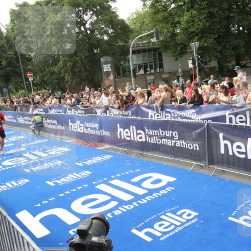 29.06.2025 - hella hamburg halbmarathon Michael Strokosch http://msf.ph/oto/8536147 29.06.2025 10:25:36 Ziel  meine-sportfotos.de