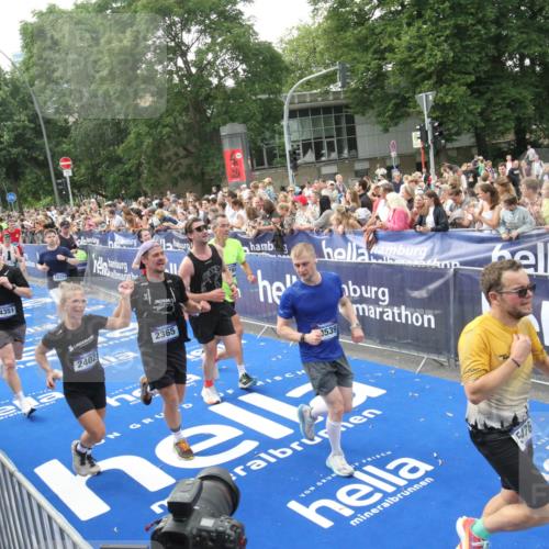 29.06.2025 - hella hamburg halbmarathon Michael Strokosch http://msf.ph/oto/8536152 29.06.2025 10:44:42 Ziel  meine-sportfotos.de