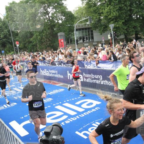 29.06.2025 - hella hamburg halbmarathon Michael Strokosch http://msf.ph/oto/8536157 29.06.2025 10:44:43 Ziel  meine-sportfotos.de