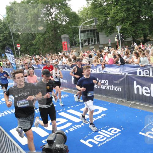 29.06.2025 - hella hamburg halbmarathon Michael Strokosch http://msf.ph/oto/8536163 29.06.2025 10:44:44 Ziel  meine-sportfotos.de