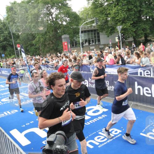29.06.2025 - hella hamburg halbmarathon Michael Strokosch http://msf.ph/oto/8536165 29.06.2025 10:44:44 Ziel  meine-sportfotos.de