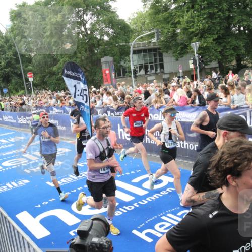 29.06.2025 - hella hamburg halbmarathon Michael Strokosch http://msf.ph/oto/8536167 29.06.2025 10:44:44 Ziel  meine-sportfotos.de