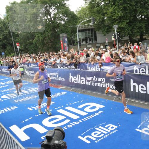 29.06.2025 - hella hamburg halbmarathon Michael Strokosch http://msf.ph/oto/8536186 29.06.2025 10:44:50 Ziel  meine-sportfotos.de
