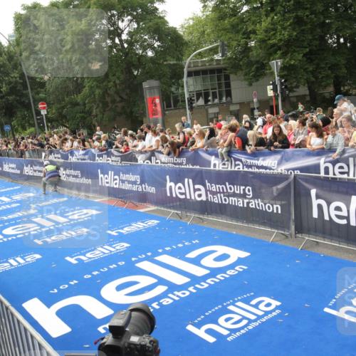 29.06.2025 - hella hamburg halbmarathon Michael Strokosch http://msf.ph/oto/8536189 29.06.2025 10:25:52 Ziel  meine-sportfotos.de