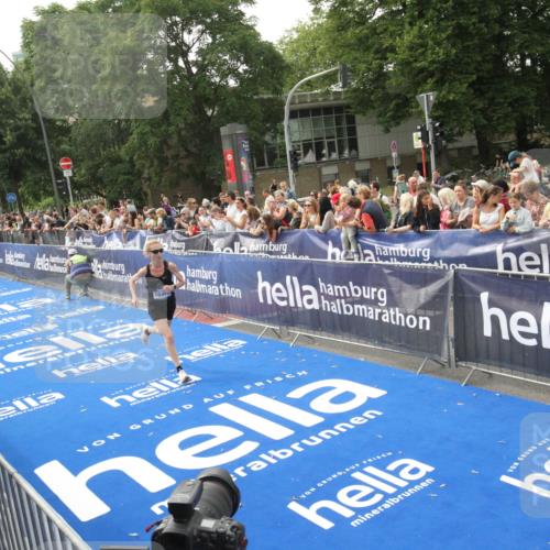 29.06.2025 - hella hamburg halbmarathon Michael Strokosch http://msf.ph/oto/8536210 29.06.2025 10:26:00 Ziel  meine-sportfotos.de