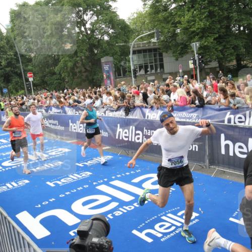 29.06.2025 - hella hamburg halbmarathon Michael Strokosch http://msf.ph/oto/8536223 29.06.2025 10:44:57 Ziel  meine-sportfotos.de