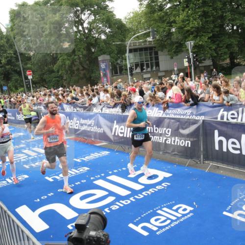 29.06.2025 - hella hamburg halbmarathon Michael Strokosch http://msf.ph/oto/8536225 29.06.2025 10:44:58 Ziel  meine-sportfotos.de