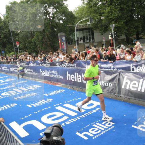 29.06.2025 - hella hamburg halbmarathon Michael Strokosch http://msf.ph/oto/8536226 29.06.2025 10:26:04 Ziel  meine-sportfotos.de